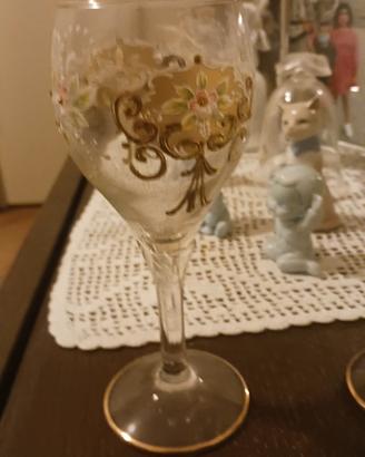 Bicchiere con decorazioni in oro