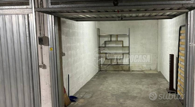 Box, Garage, deposito in Atripalda