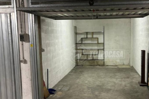 Box, Garage, deposito in Atripalda