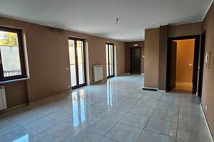 Atripalda: 125 mq con terrazzo e box