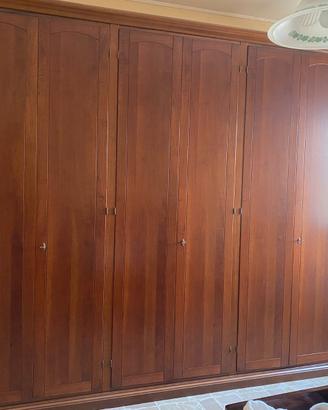 Grande armadio in legno – 250 × 280 × 59 cm