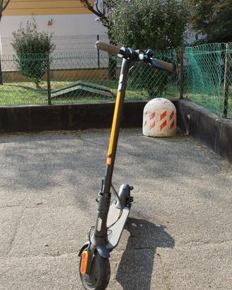 Monopattino elettrico Xiaomi Essential