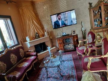 salotto antico ricamato 