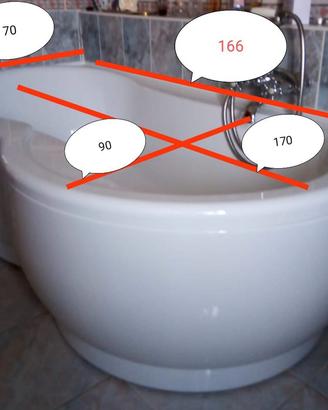 Vasca / lavabo + mobile/tavolo / divano