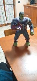 Hulk personaggio parlante con luci