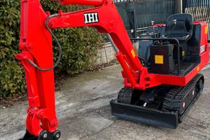 E284 - Escavatore 15 q IHI