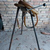 Pompa manuale per travasi, con treppiede