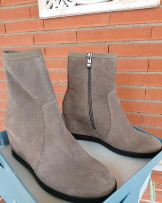 Stivale da donna n. 39 in camoscio beigr