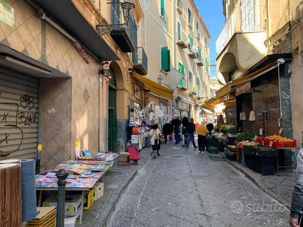 NEGOZIO A PORTICI