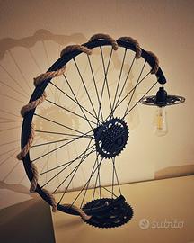 Lampada da comodino o scrivania 