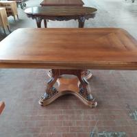 Tavolo in massell con base intagliata