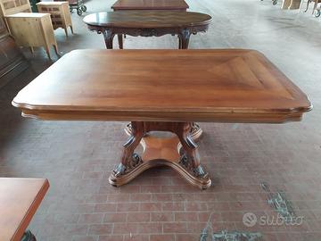 Tavolo in massell con base intagliata