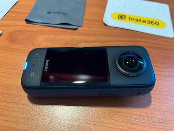 Insta360 X3 + Protezioni Lenti e Schermo