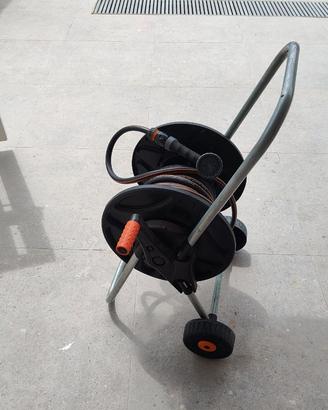 Carrello e tubo per irrigazione