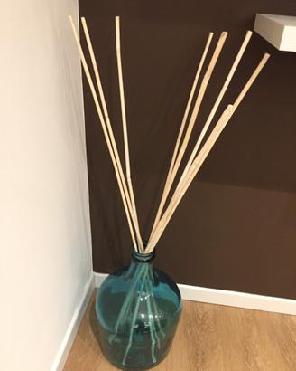 Anfora di vetro blu porta canne di bambù