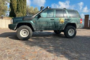 Fuoristrada jeep grand cherokee
