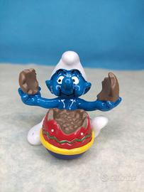 520516 Puffo che mangia uovo di Pasqua