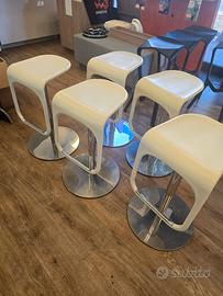Set 5 sgabelli alti di design bianchi