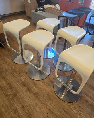 Set 5 sgabelli alti di design bianchi