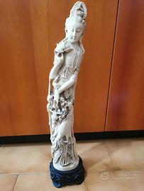 Statua cinese in resina di avoriolina