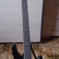 Basso elettrico 5 corde.