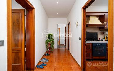 QUADRILOCALE CON 2 BALCONI