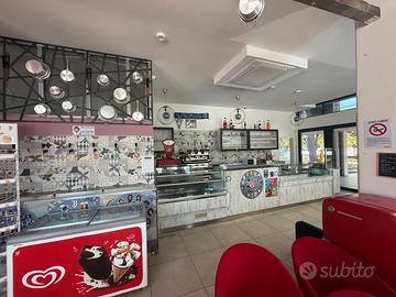 Attrezzatura e arredamento bar