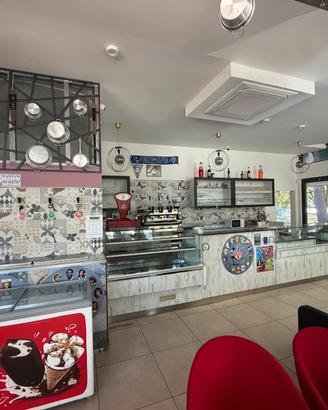 Attrezzatura e arredamento bar