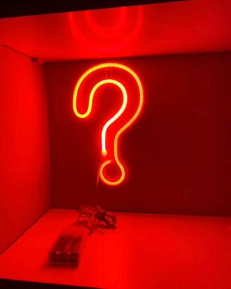 Luce rossa punto di domanda a pile