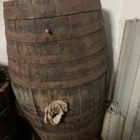 Botte Antica in Legno con Cerchi in Ferro – Arredo