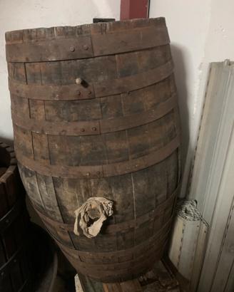 Botte Antica in Legno con Cerchi in Ferro – Arredo