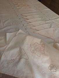 tovaglia 12 posti realizzata a mano su puro  lino