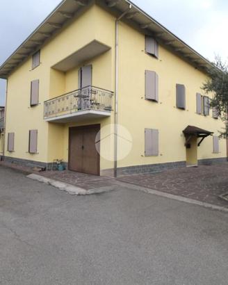 CASA SEMINDIPENDENTE A LANGHIRANO