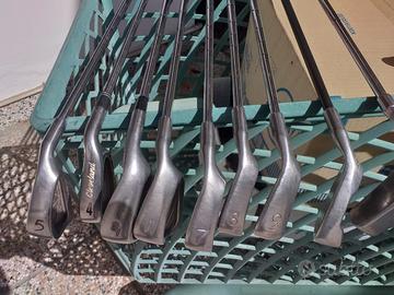 Sacca da golf con set completo di mazze