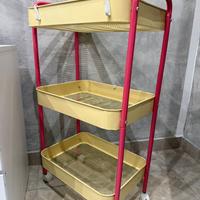 Carrello giallo e rosa arredamento mensole