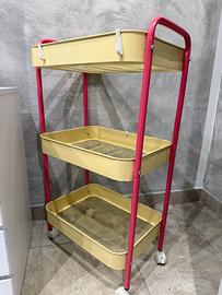 Carrello giallo e rosa arredamento mensole