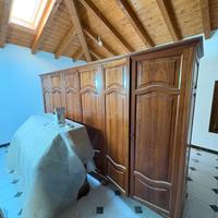 Armadio in legno massello color noce biondo