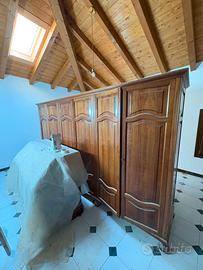 Armadio in legno massello color noce biondo