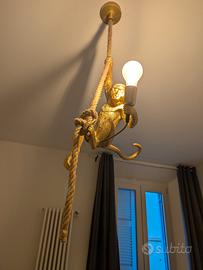 Lampada a sospensione scimmia dorata con corda 