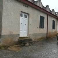 portone in legno di castagno con telaio 