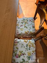 Tavolo in legno con 4 sedie