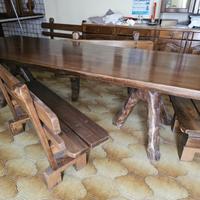 Tavolo e panche in legno massello
