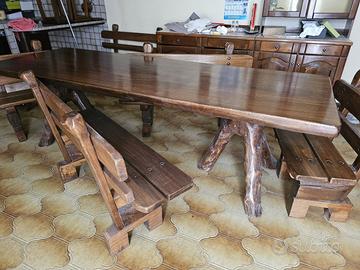 Tavolo e panche in legno massello