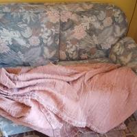 Divano due posti in tessuto