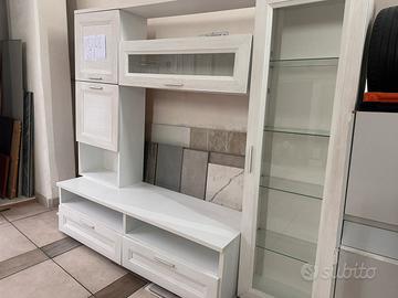 Parete attrezzata in stile contemporaneo