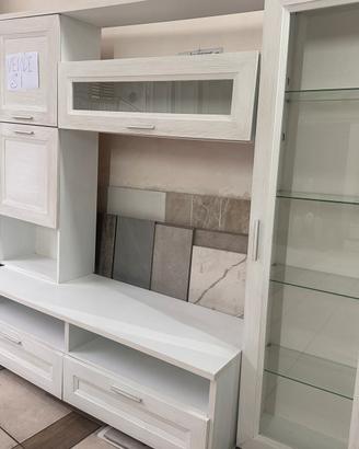 Parete attrezzata in stile contemporaneo