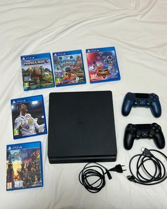 PS4 Slim 500GB con scatola, + 1 controller + 5 gio