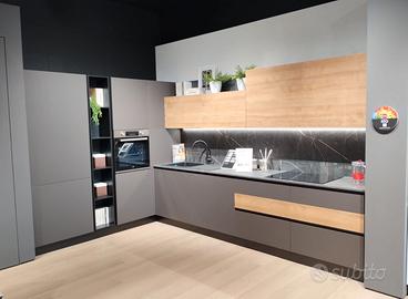 CUCINA MOD. RIO IN SCONTO 50% COMPLETA DI ELETTR.