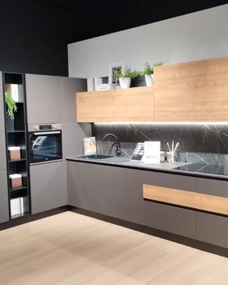 CUCINA MOD. RIO IN SCONTO 50% COMPLETA DI ELETTR.