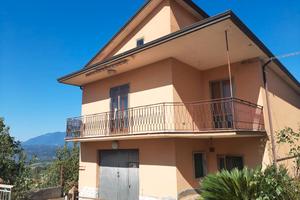 Casa indipendente con terreno